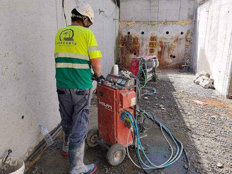 Apertura de muros pantalla con hilo diamantado en Sagrera, Barcelona