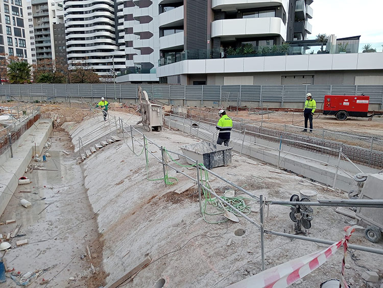 Corte con hilo diamantado en Valencia para la renovación de un colector principal
