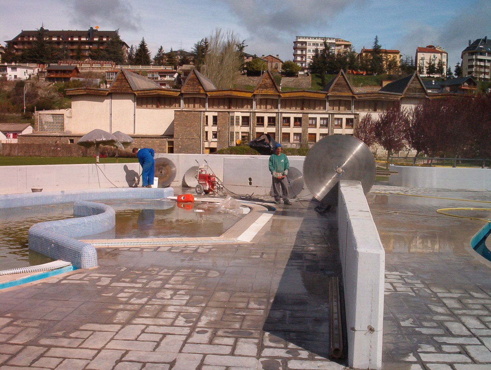 211 Corte Mural Piscinas Jaca