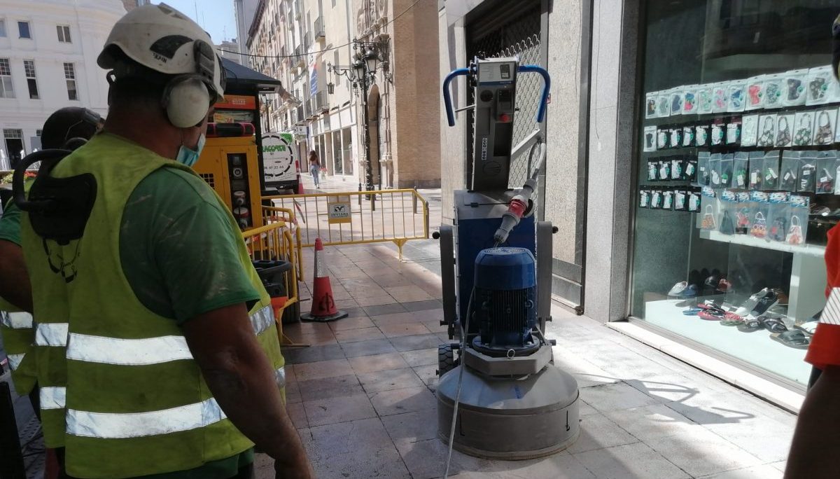 Abujardado en pavimento resbaladizo